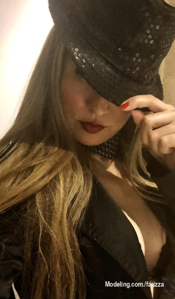 Welcome.Here beyond fantasy,my content can add value to your day,to your life! Fun, fulfillment and a lot of pleasure,in every way. I love creating,enjoy all my sensuality and I want to know more about you. I"m: Farizza!