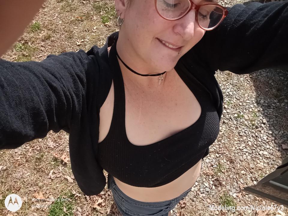 Off to the store, then home to cam live on chat.com!!! 💋💋 Cum hang out!!