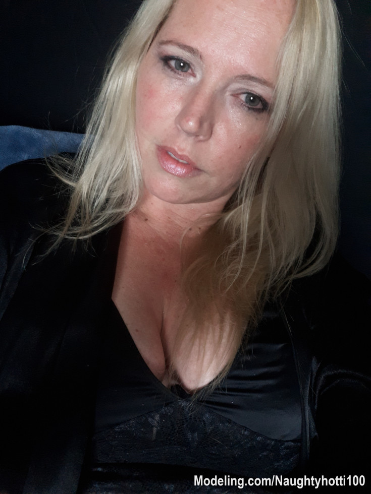 Hello my loves! I hope you enjoy this new platform. Let me know what you want to see more of 😘